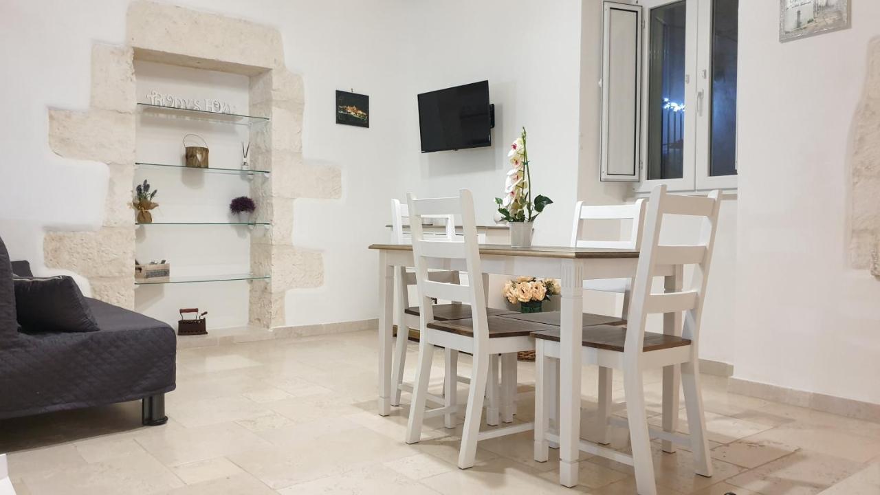 Trudy'S Home Остуни Екстериор снимка
